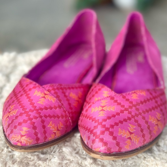 TOMS Jutti Neat Women's Pink Pointed Toe Boho Geometric Flats Size 7.5 - Picture 5 of 8